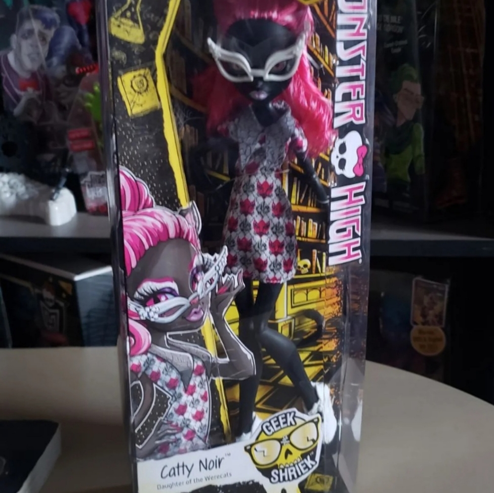 Geek Shriek Catty Noir